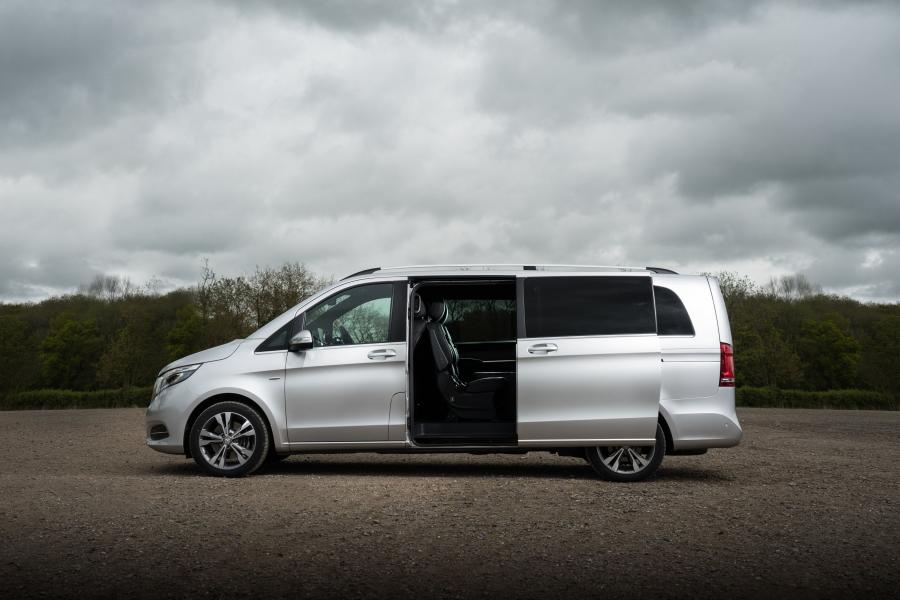  Mercedes-Benz V250 BlueTec Extralang Avantgarde 2015 года  (UK) (фото 7 из 24)